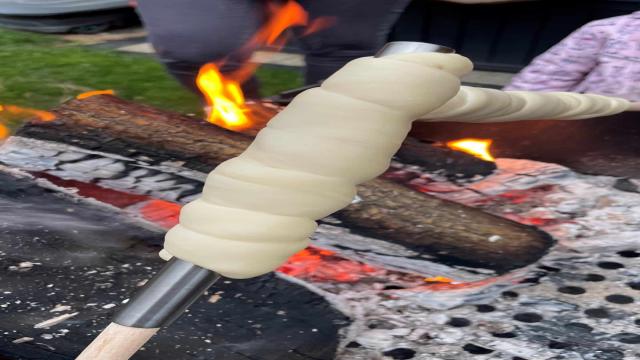 Stockbrot vom Grill – Einfaches Stockbrot Rezept