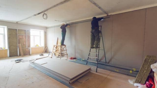 Wohnung renovieren lassen: Was kostet das?